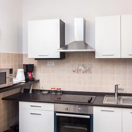 Nila's Place Apartment *