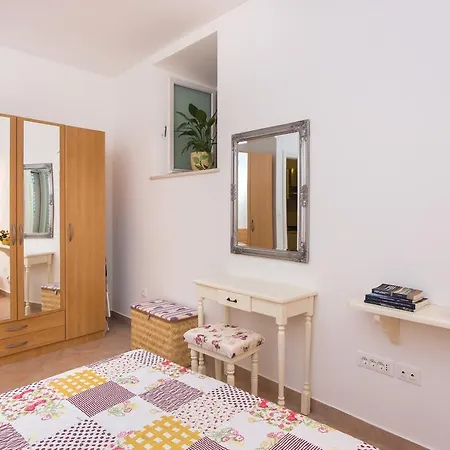 Nila's Place Apartment